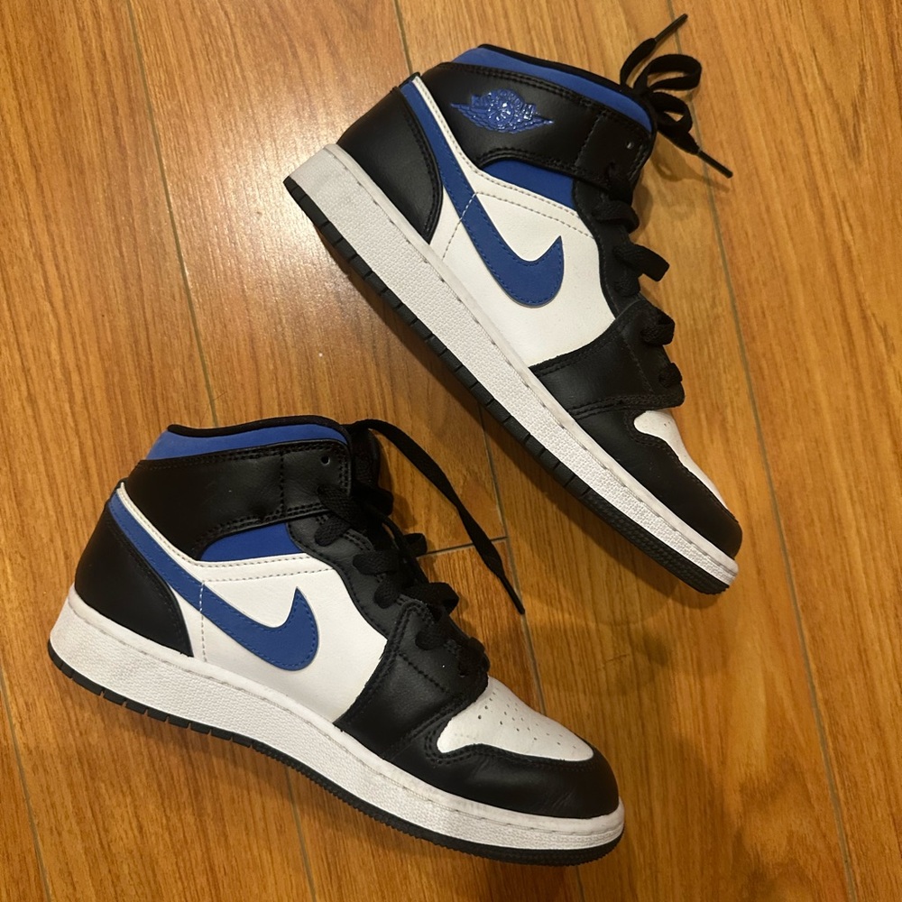 Jordan 1 Mid Royal Blue
